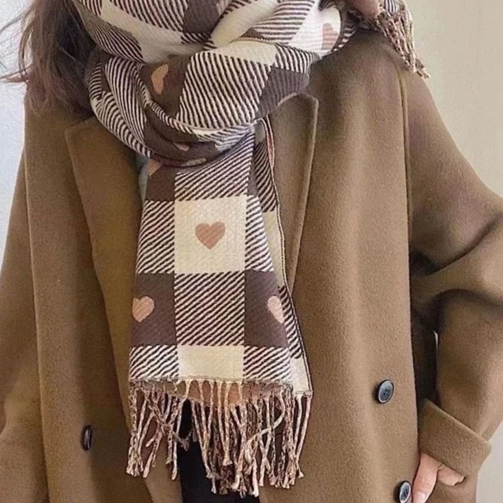 Scarf Piece with Checkered and Heart Pattern Fringes for Women